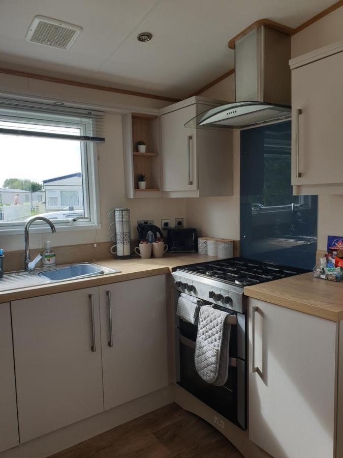 Luxury Tattersall Lakes Hot Tub Staycation 6 Berth Luxury Caravan Таттершолл Экстерьер фото